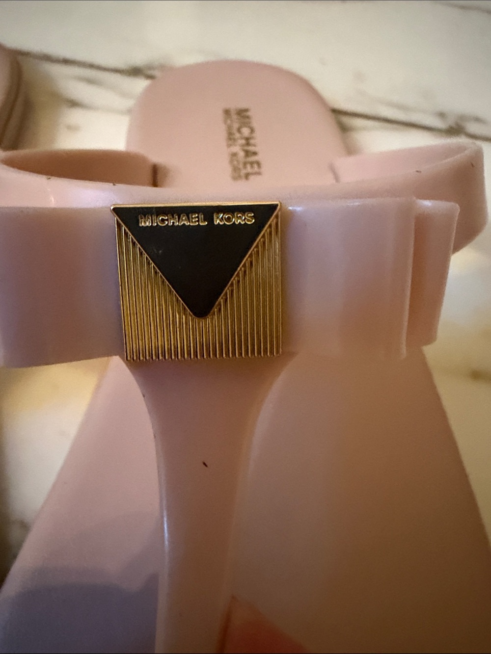MICHAEL Michael Kors sz 9 M Caroline Jelly Thong -- Soft Pink - Gold hardware - Picture 3 of 9
